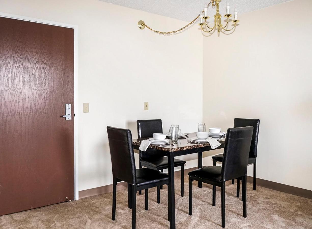Short Term Rentals At The Park At Trowbridge Senior Community Southfield Exteriér fotografie