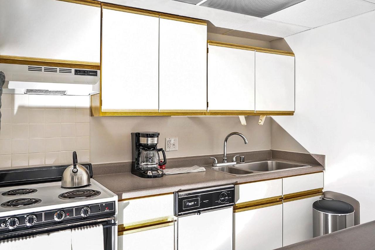Short Term Rentals At The Park At Trowbridge Senior Community Southfield Exteriér fotografie