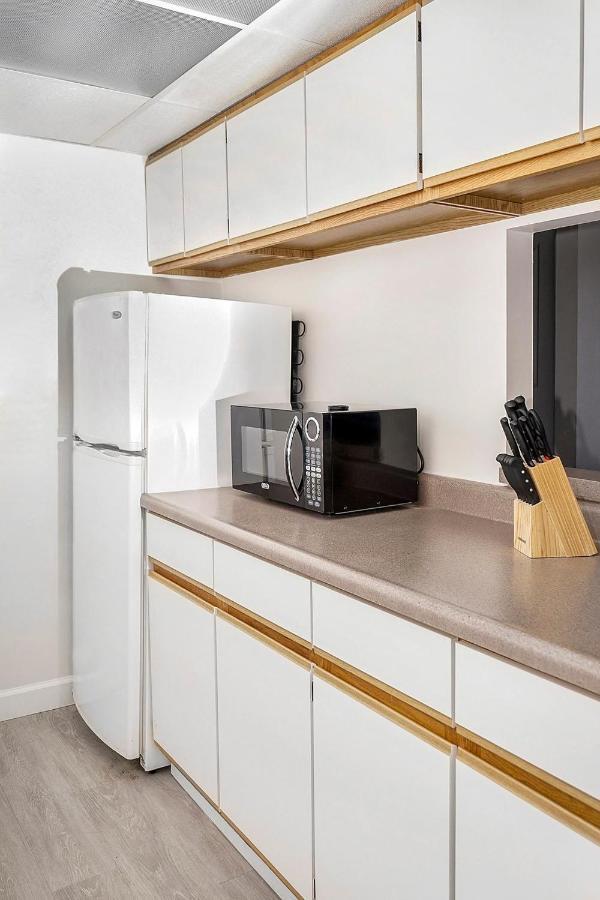 Short Term Rentals At The Park At Trowbridge Senior Community Southfield Exteriér fotografie
